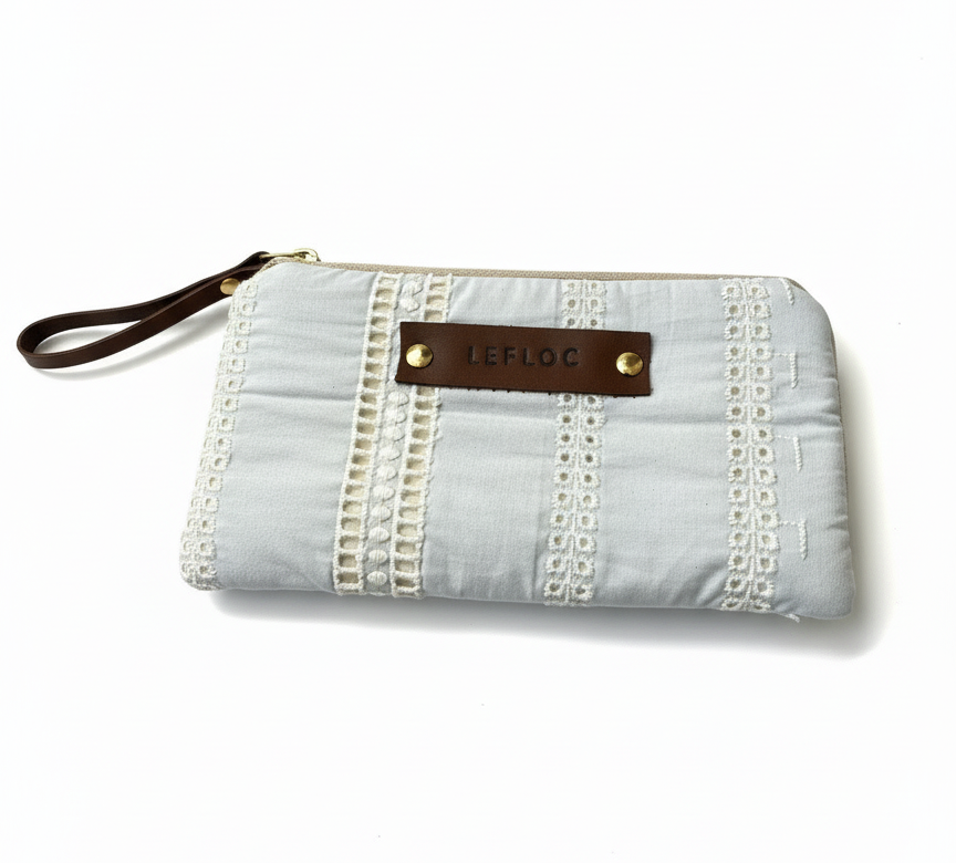 Estuche azul bordado