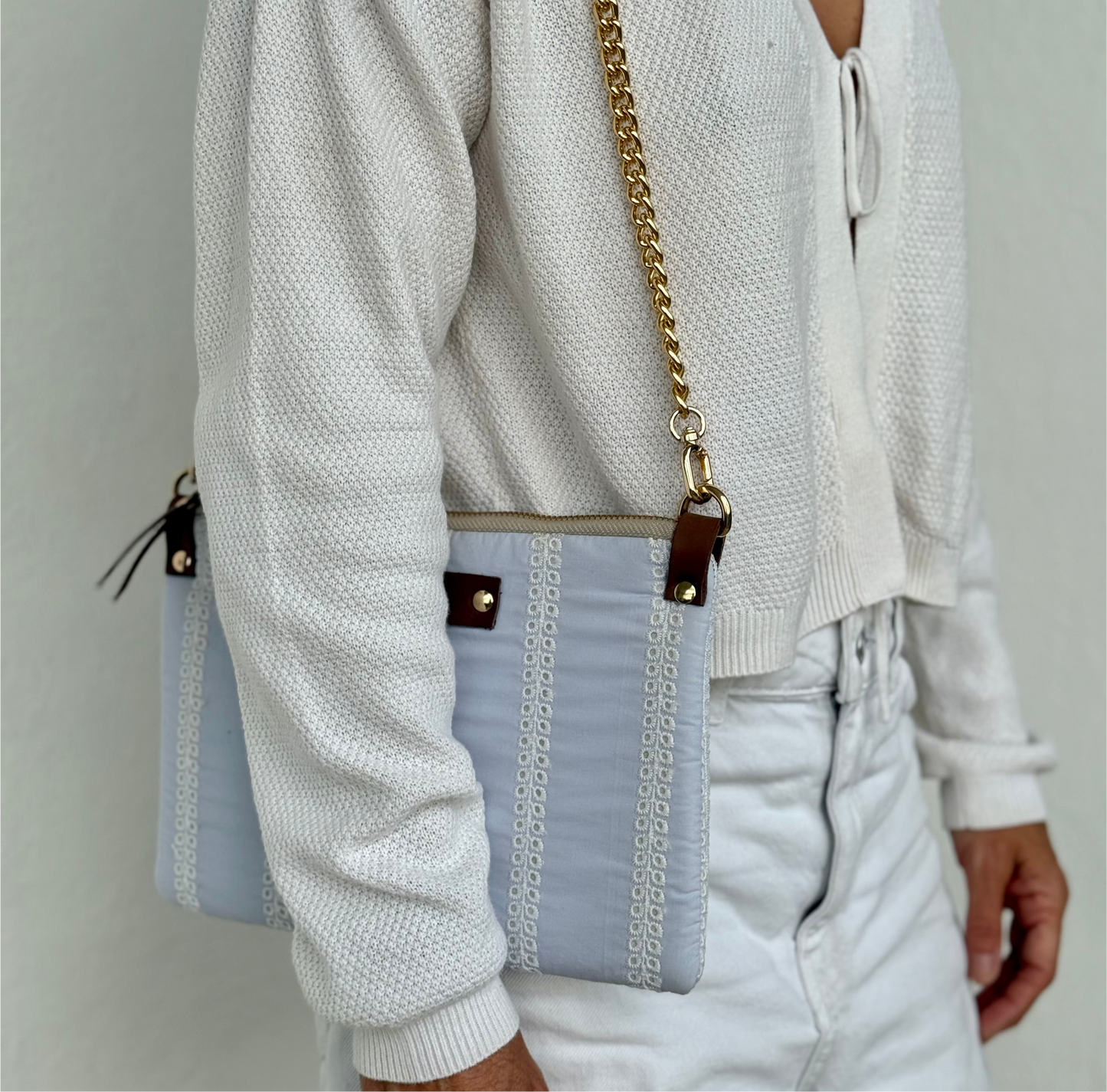 Bolso Lili azul bordado