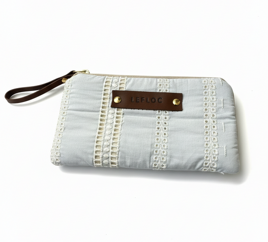 Estuche azul bordado