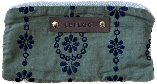 Estuche verde bordado